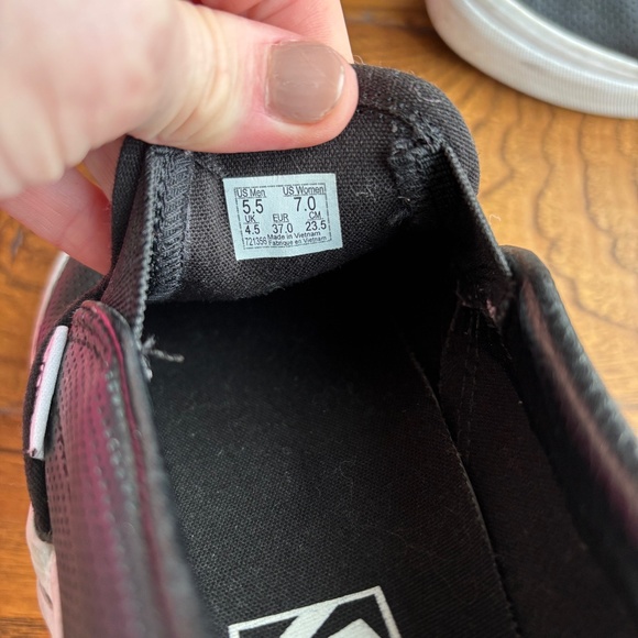 Classic Slip-On Perforated Leather Shoe Black Size 7 - Picture 6 of 7